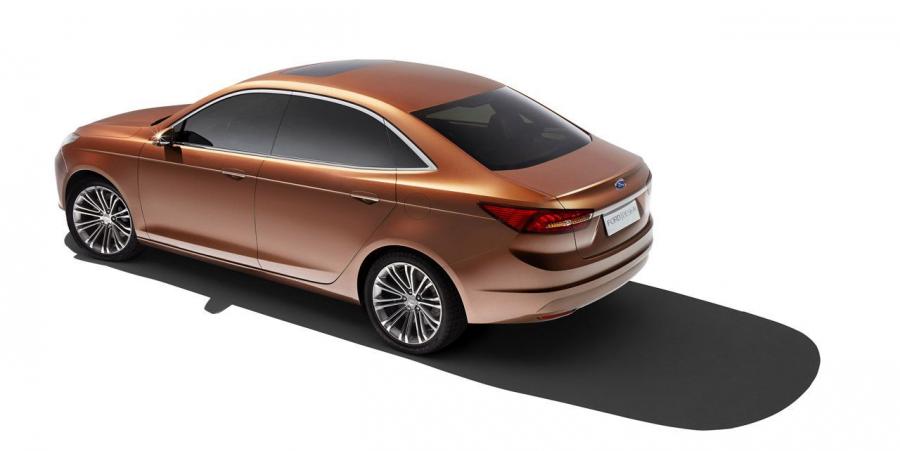 Ford Escort Concept 2013 года  (фото 7 из 14)